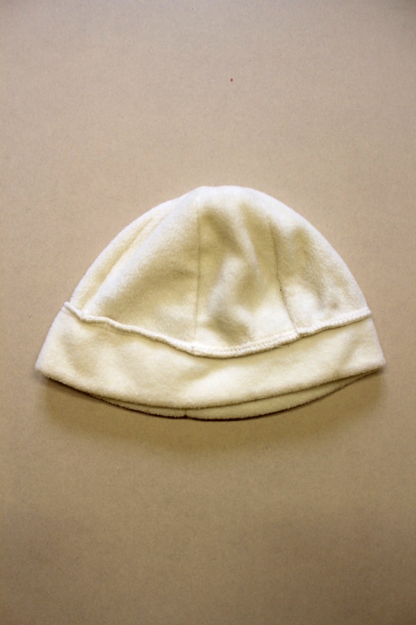 Bílá čepice, Andrea Mut.
