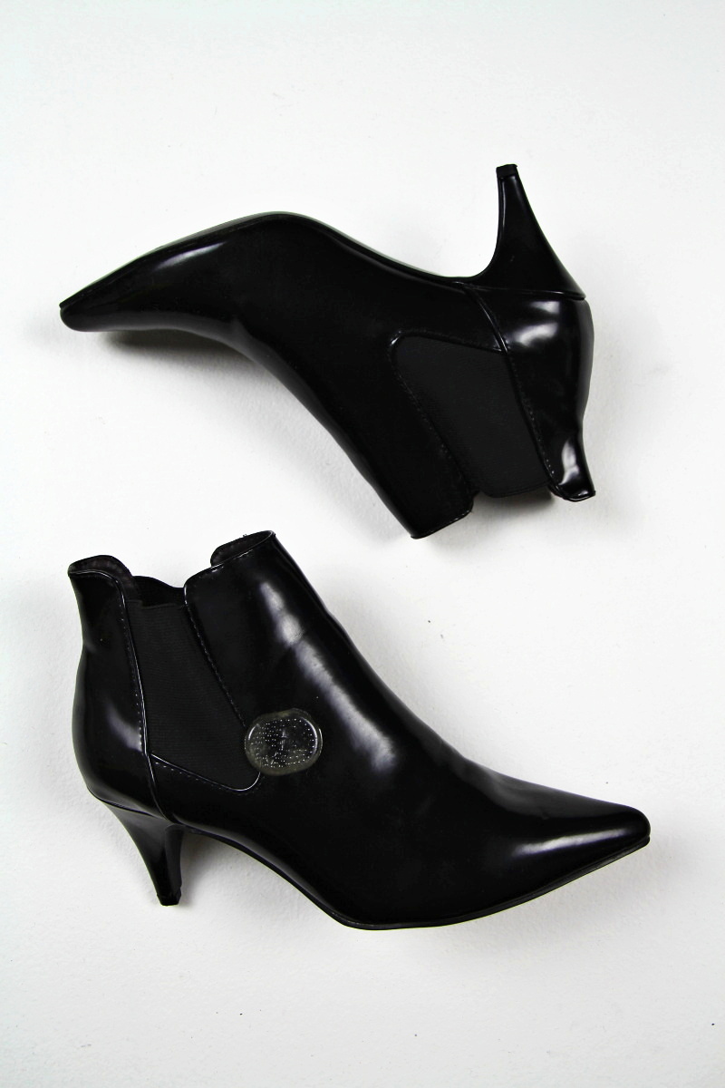 Černé boty, The shoes