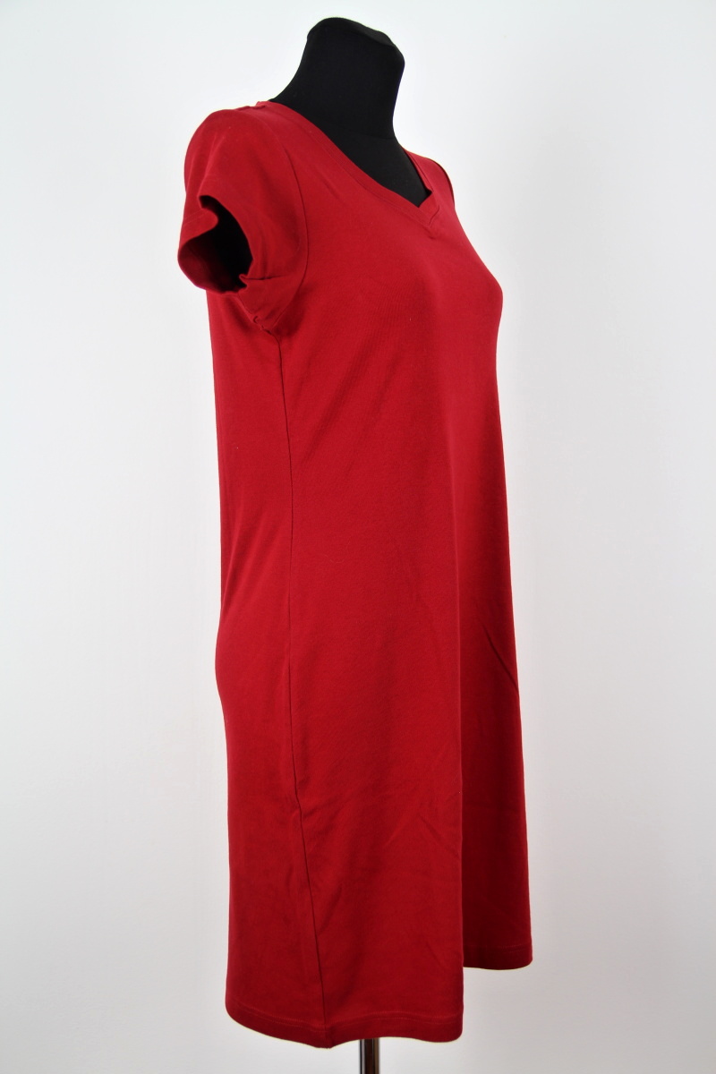 Červené šaty, Helline