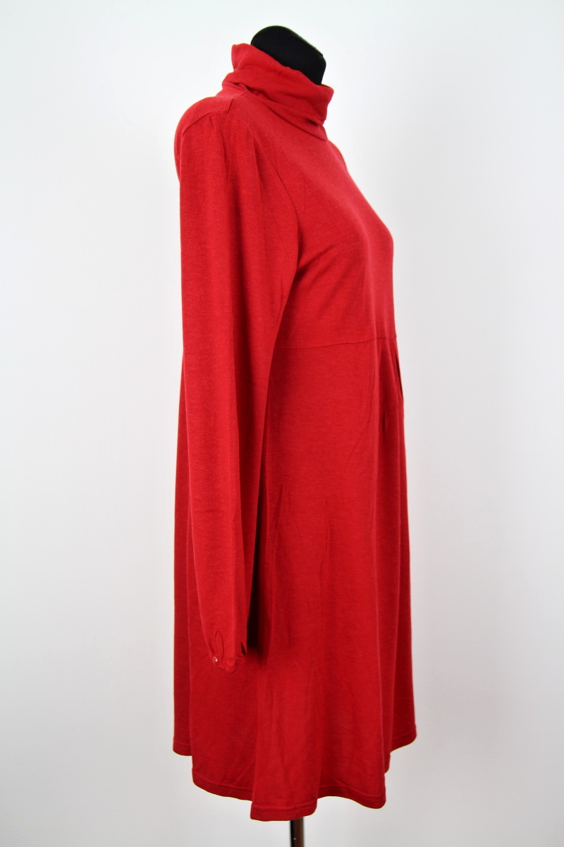 Červené šaty, Sinéquanone