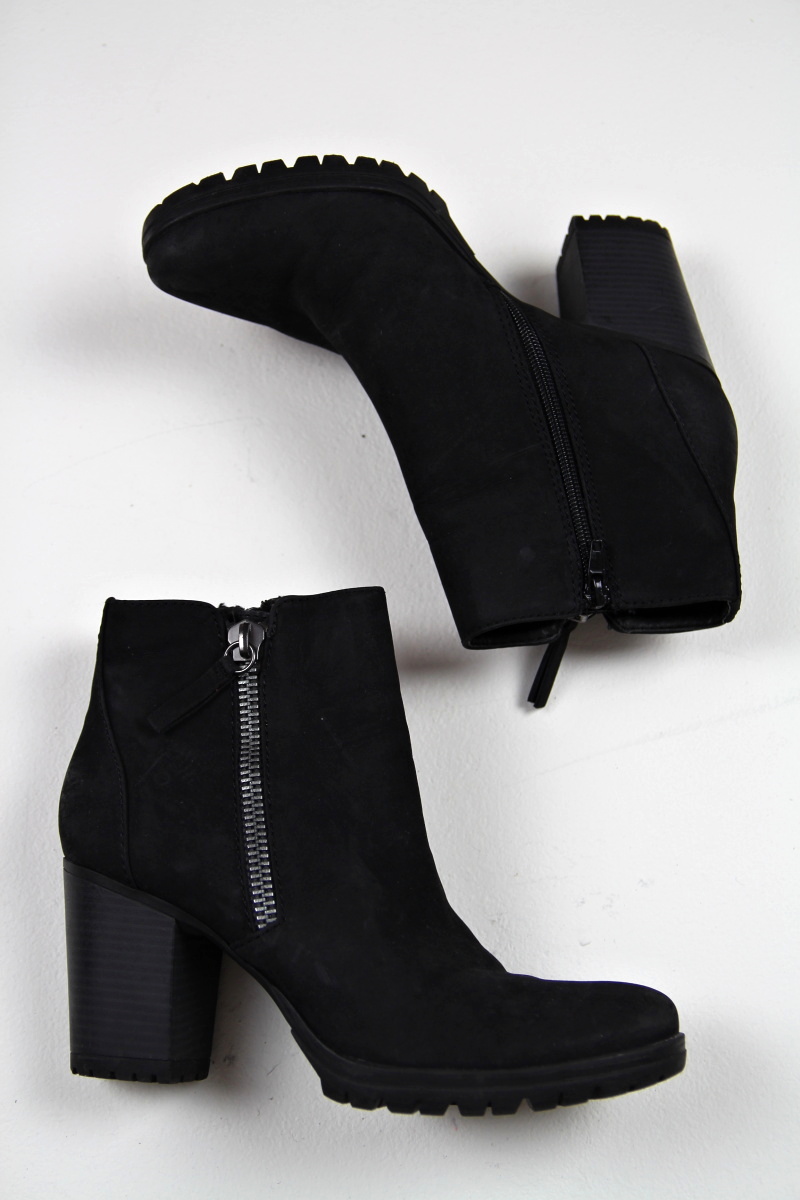 Černé boty, Graceland