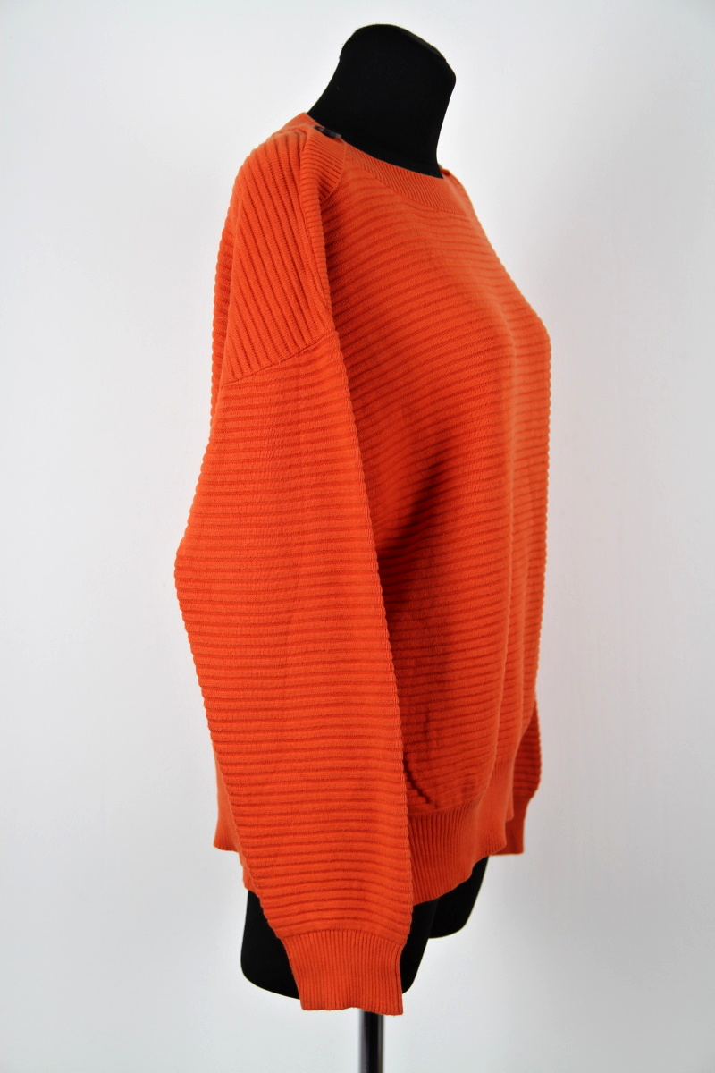Oranžový svetr