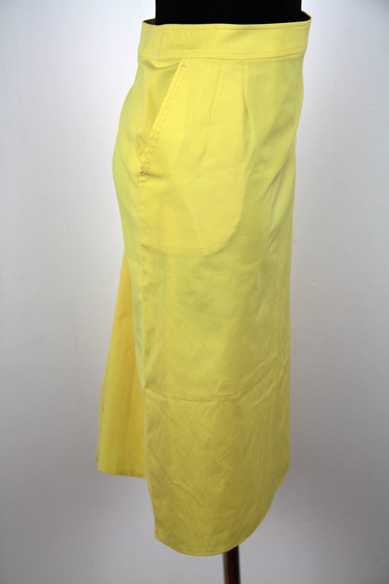 Žlutá sukně