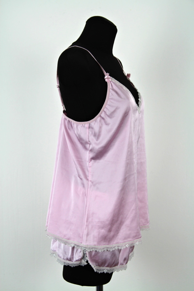 Růžové pyžamko, Ekouaer