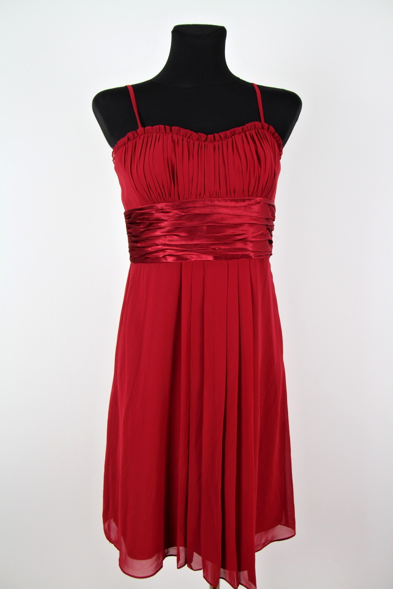 Červené šaty, Montego