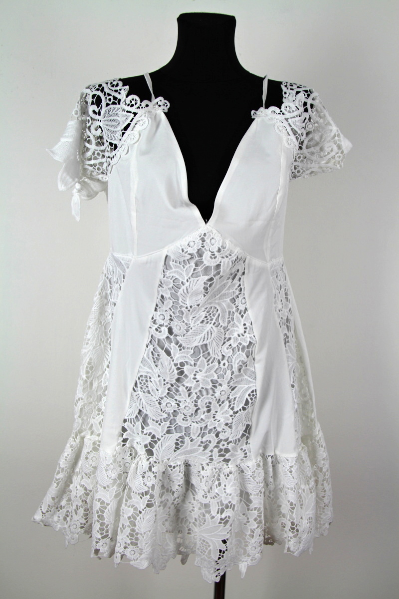 Bílé šaty