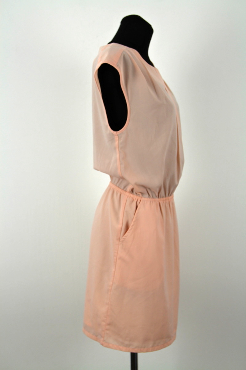 Meruňkové šaty, Only