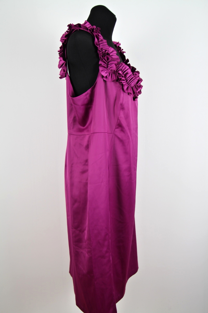 Růžové šaty, David Emanuel