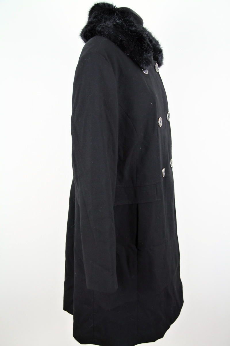 Černý kabát, Debenhams