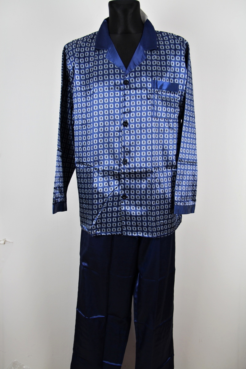 Modré pyžamo, Satin Schlafanzug