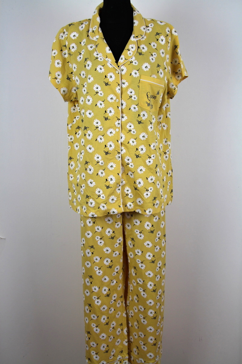 Žluté pyžamo