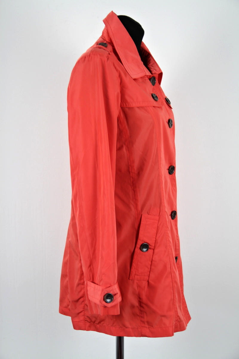 Oranžový kabátek, Gina benotti
