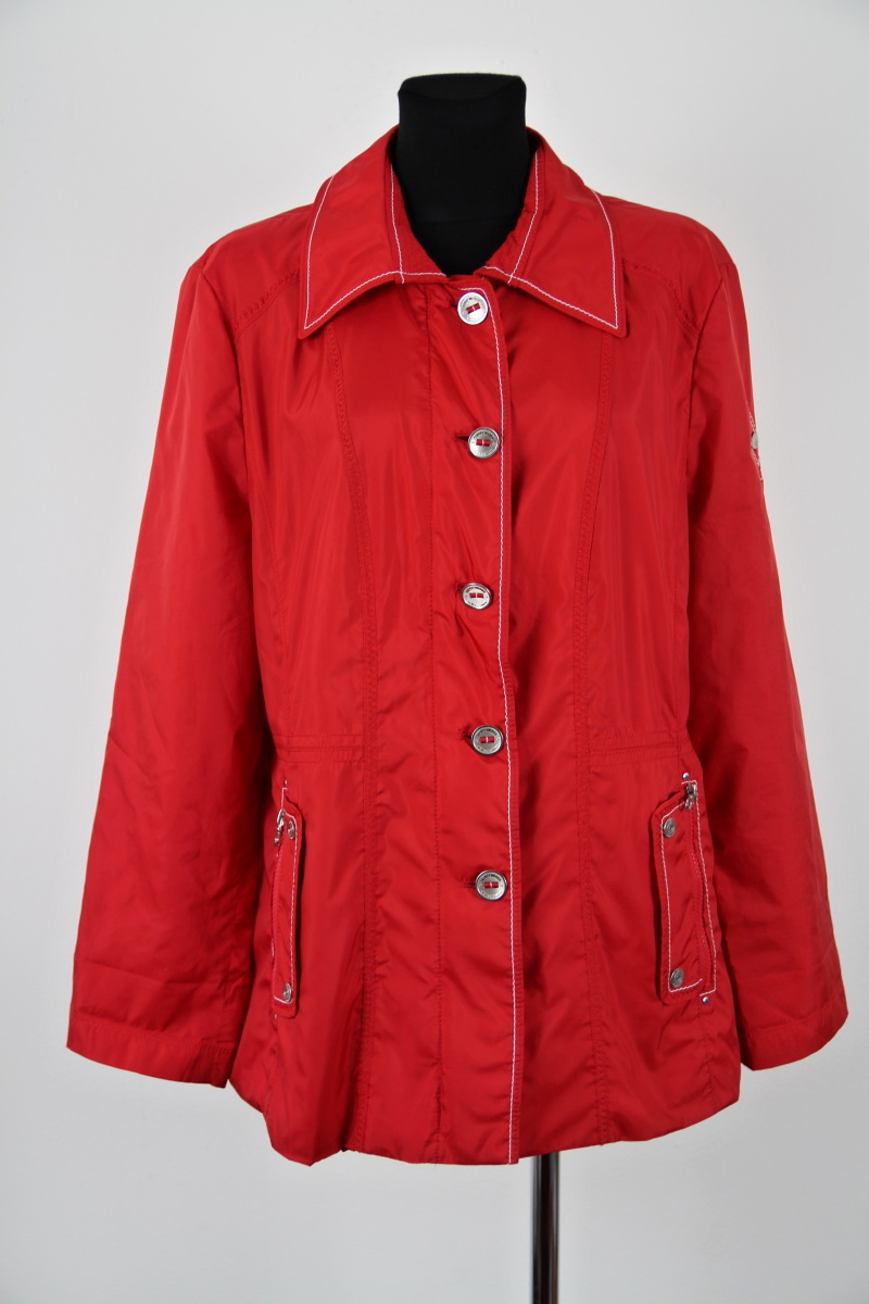 Červený kabátek