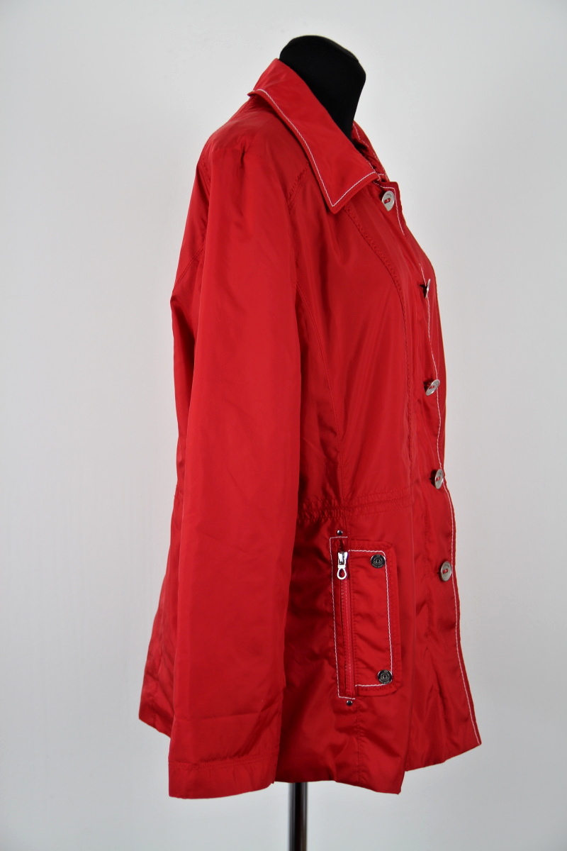 Červený kabátek