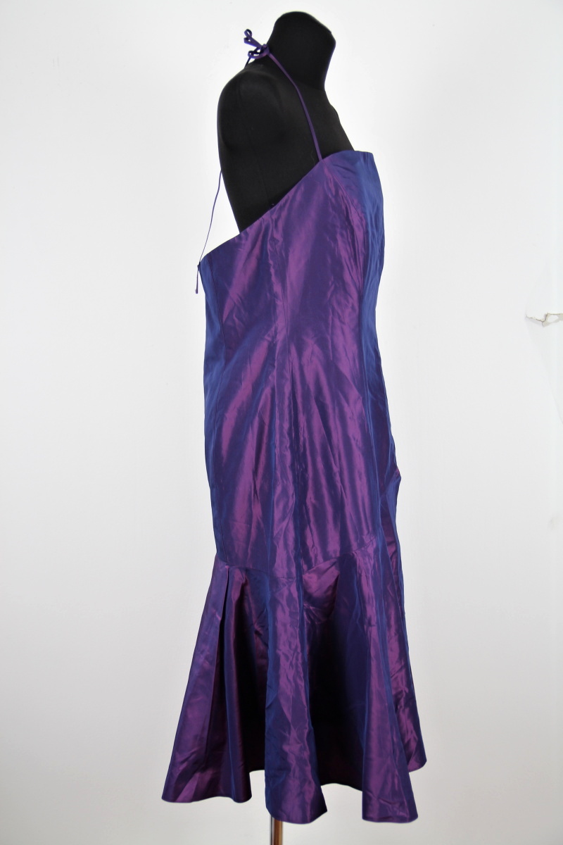 Fialové šaty, Sixth sense