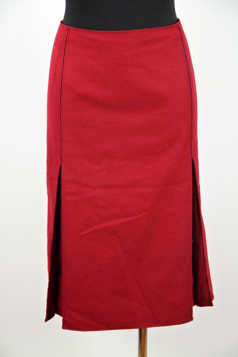 Červená sukně