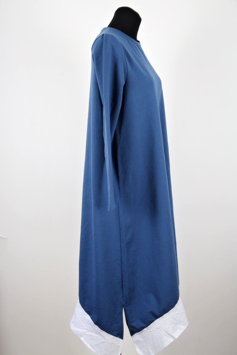 Modré šaty, Refka