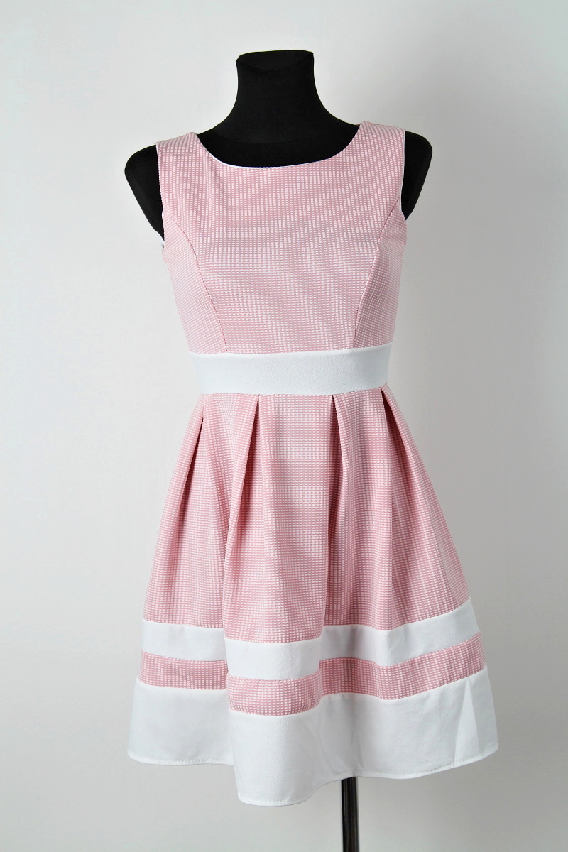 Růžovobílé šaty 