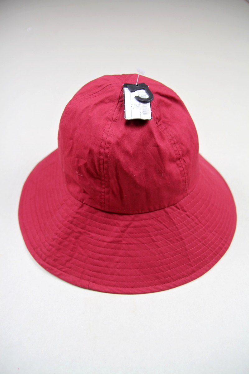 Červený klobouk  C&A 