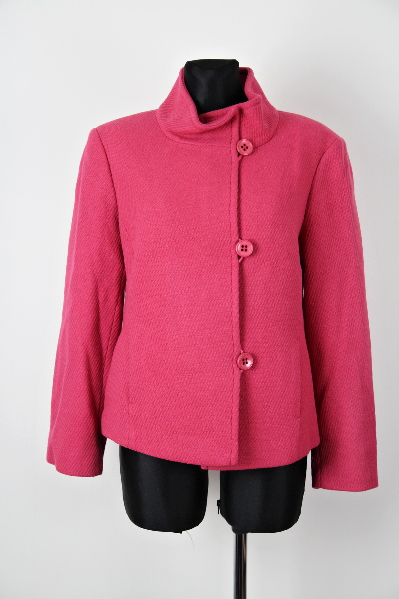 Růžový kabát  Betty Barlay 