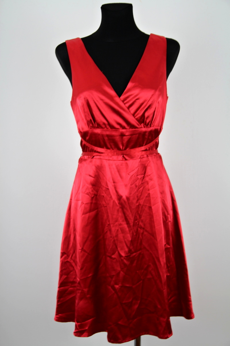 Červené šaty  Laura Scott 